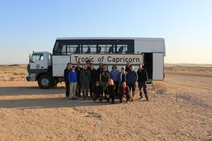 Tropic of Capricorn Gruppenbild mit dem Overlandtruck