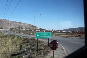 Landschaft mit Straße in Südafrika