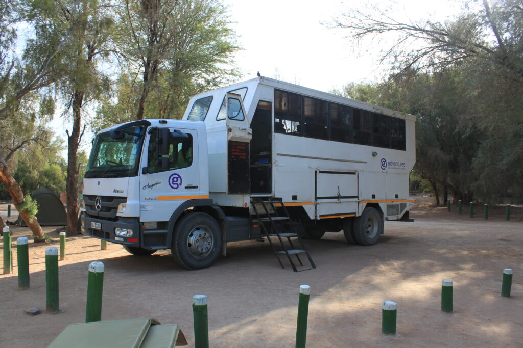 G Adventures Overlandtruck auf dem Campingplatz