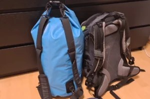 Deuter Rucksack im Handgepäckformat plus Drybag als Aufgabegepäck